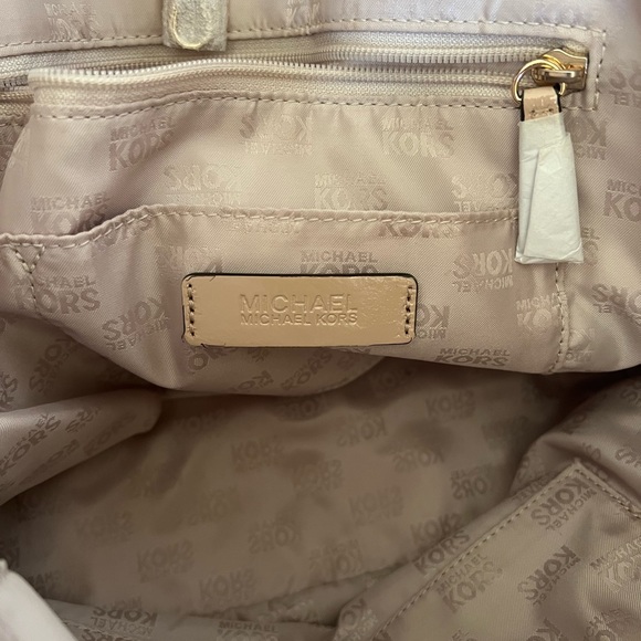 Michael Kors Jet Set Travel Tote Carryall Bag MK Embossed Gold Accents38H7XTVM3A - Picture 6 of 8